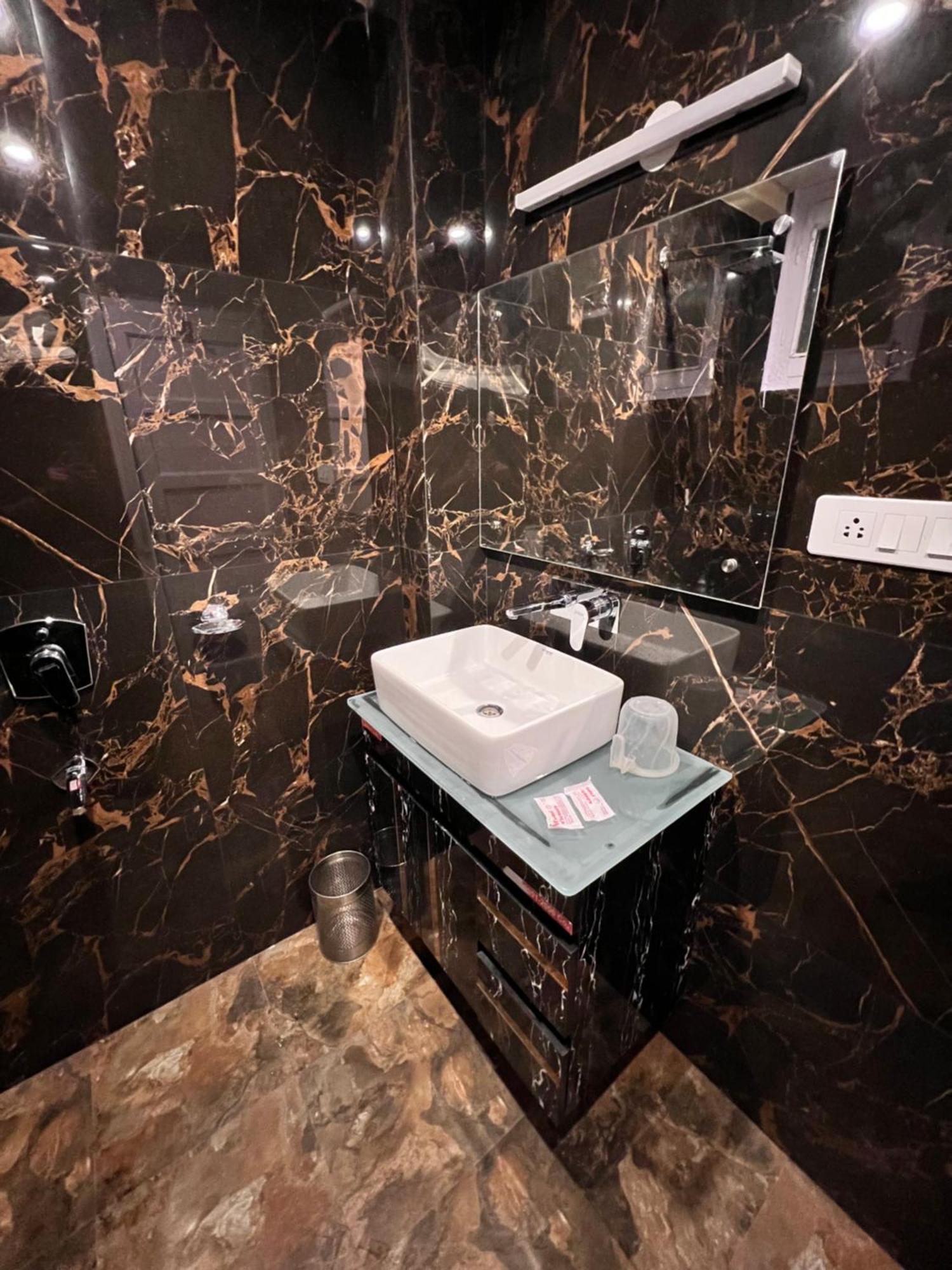 שימלה Hotel Victory Since 1979 מראה חיצוני תמונה