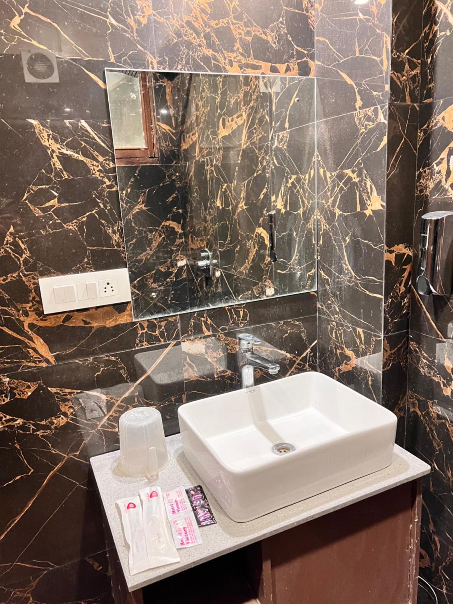 שימלה Hotel Victory Since 1979 מראה חיצוני תמונה