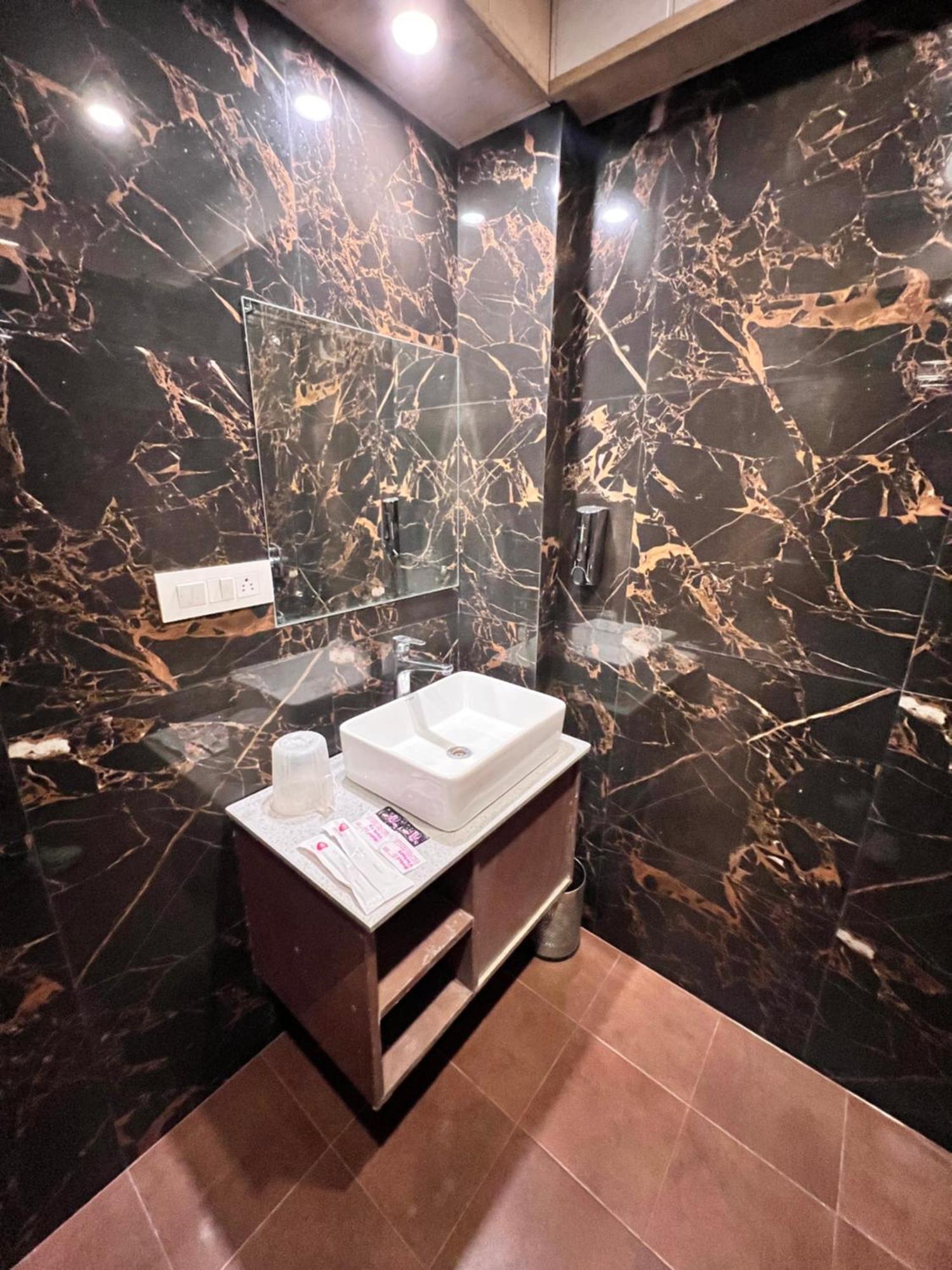 שימלה Hotel Victory Since 1979 מראה חיצוני תמונה